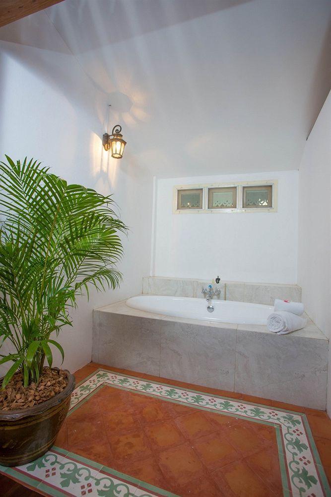 Baan Khun Nang Colonial Villa Mae Nam